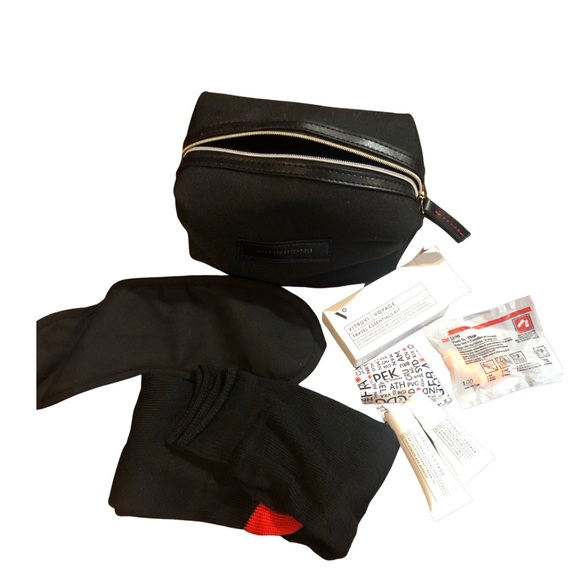 Want Les Essentials Air Canada: Amenity Kit - Picture 2 of 5